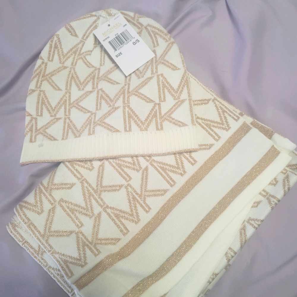 MICHAEL KORS HAT AND SCARF SET